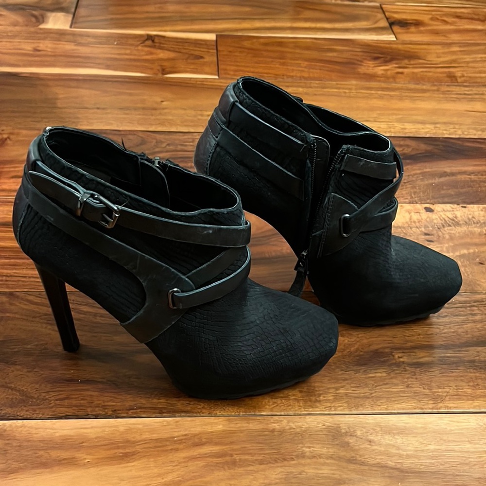 Guess Short Black Booties